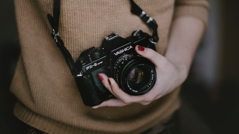 photographe-BAUDINARD SUR VERDON-min_woman-camera-photography-photographer-slr-dslr-319-pxhere.com